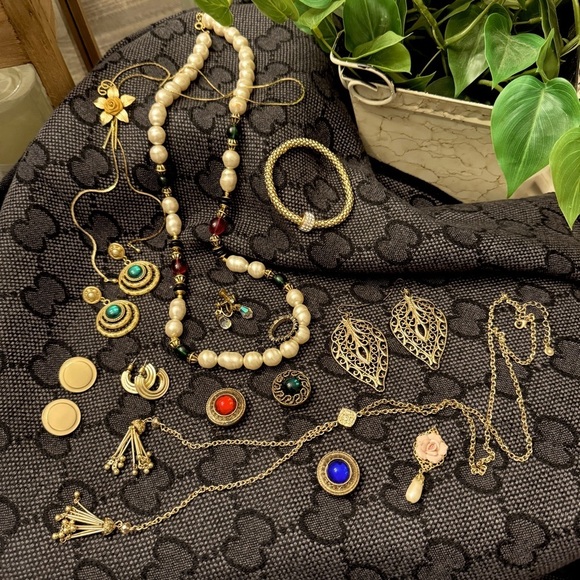 Vintage 2 modern jewelry lot~ Monet, aurora borealis earrings, Baroque pearls - Picture 8 of 8